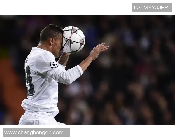 达尼洛：从足球场上的闪耀明星到生活中的低调绅士